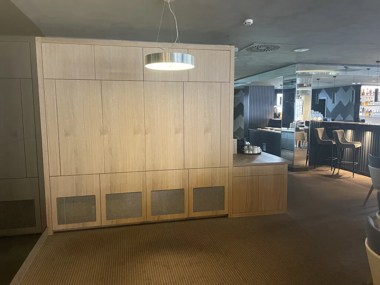 skříň s neviditelnými dveřmi